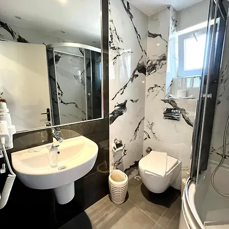 Hotel Farrys Boutique & Club -