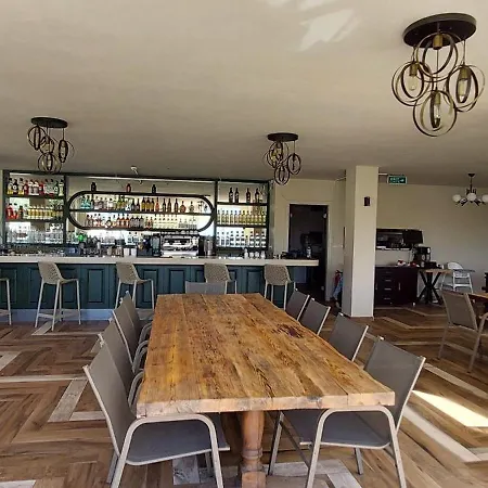 Farrys Boutique & Club - *