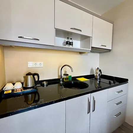 Farrys Boutique & Club - *