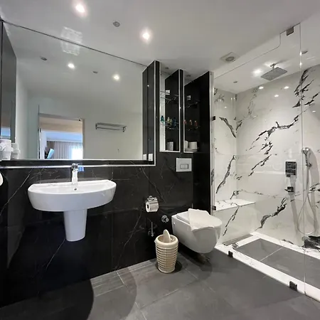 Farrys Boutique & Club - Hotel