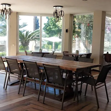 Farrys Boutique & Club -