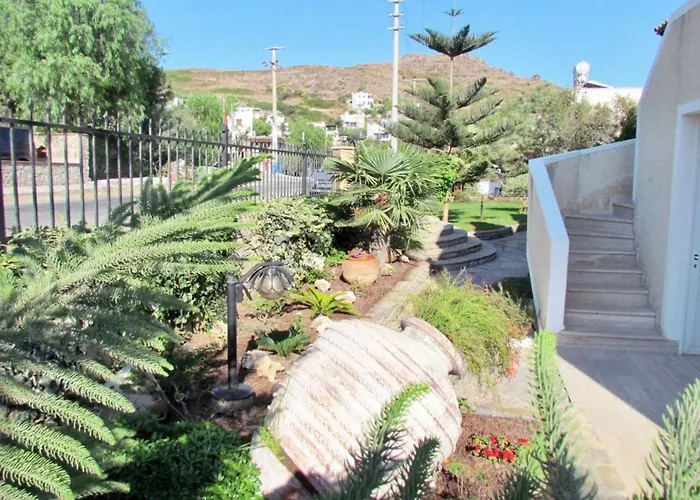 מלון Farrys Boutique & Club - *