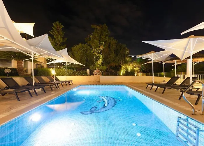 Farrys Boutique & Club - מלון