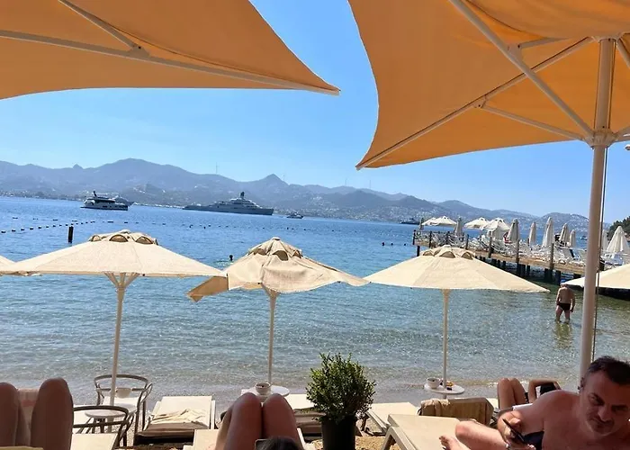 Farrys Boutique & Club - יאליקאבאק