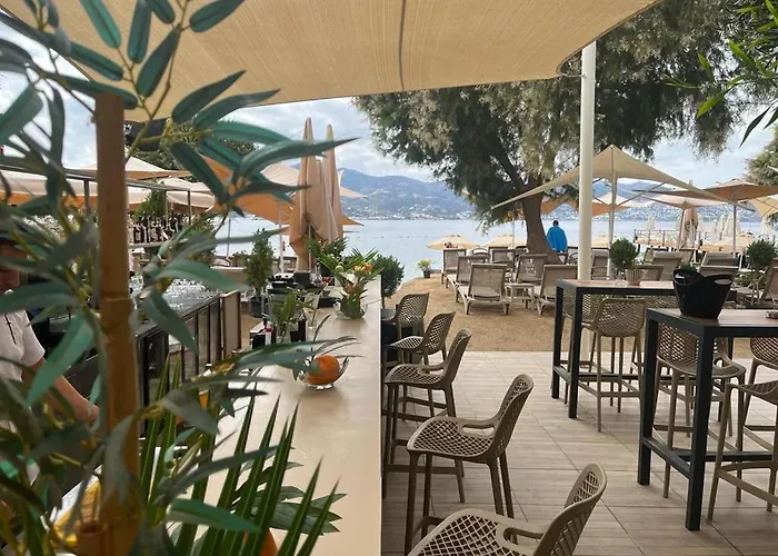 Farrys Boutique & Club - מלון *