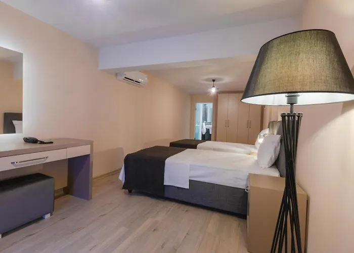 Farrys Boutique & Club - * יאליקאבאק