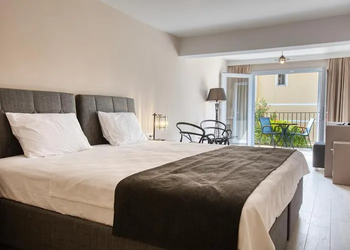 Farrys Boutique & Club - * יאליקאבאק