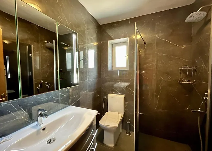 Farrys Boutique & Club - יאליקאבאק