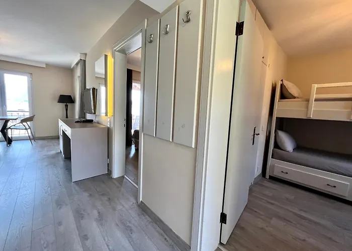 Farrys Boutique & Club - * יאליקאבאק