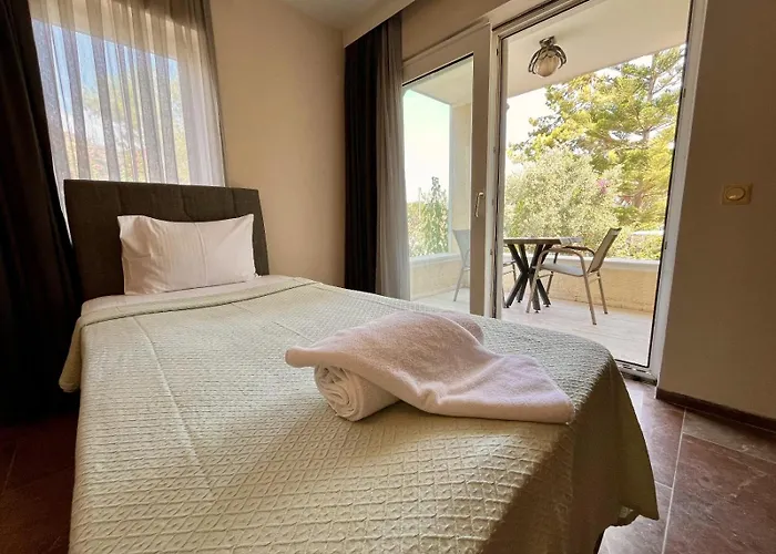 Farrys Boutique & Club - יאליקאבאק