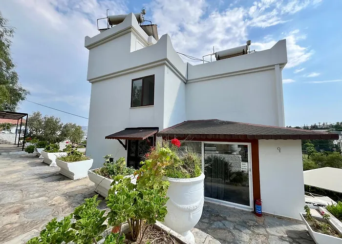 Farrys Boutique & Club - * יאליקאבאק