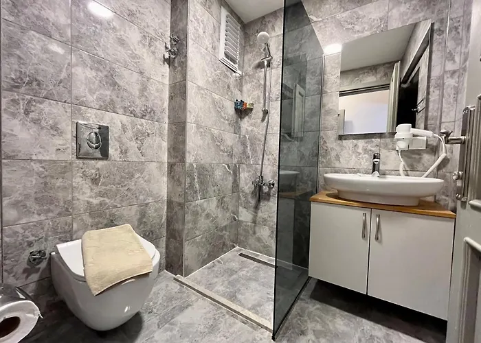 Farrys Boutique & Club - * יאליקאבאק