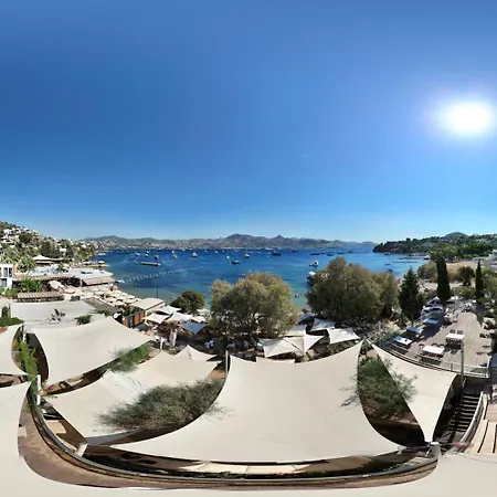 Farrys Boutique & Club - Otel