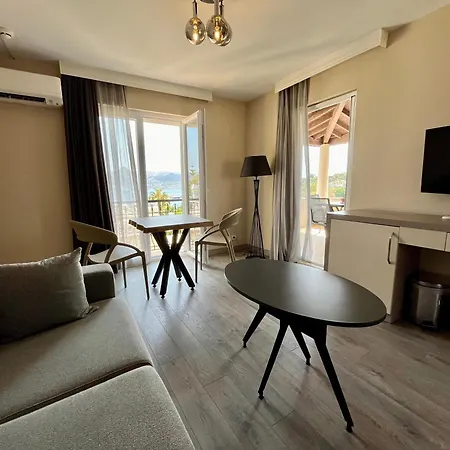 Farrys Boutique & Club - *