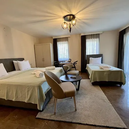 Farrys Boutique & Club - Hotel *