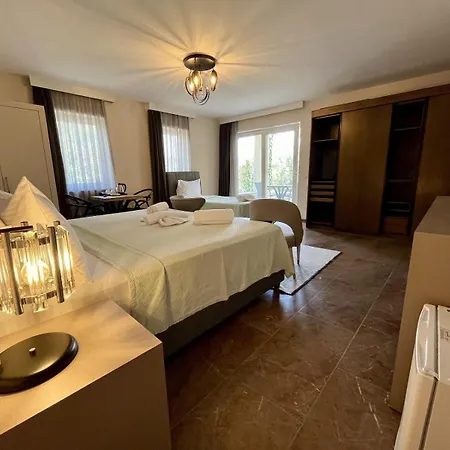 Farrys Boutique & Club - Hotel *