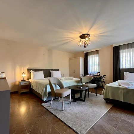 Farrys Boutique & Club - Hotel *