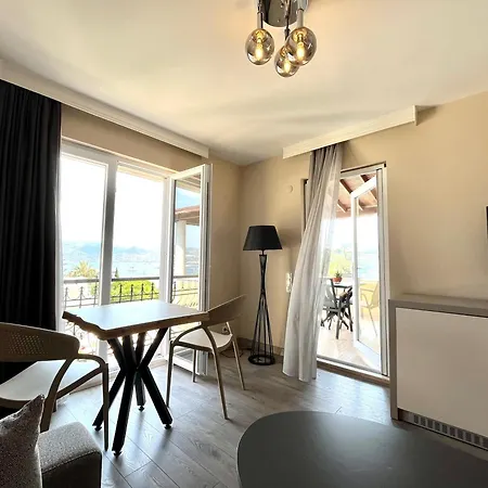 Hotel Farrys Boutique & Club - *