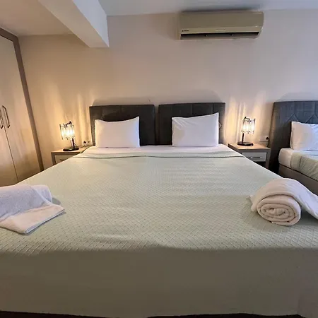 Farrys Boutique & Club - Otel *