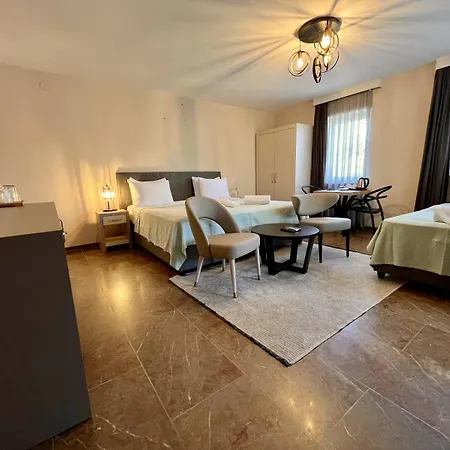 Farrys Boutique & Club -