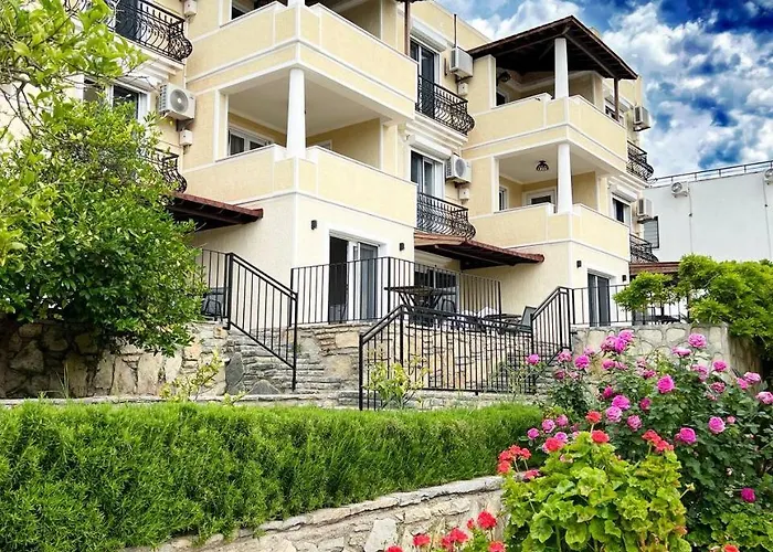 Hotel Farrys Boutique & Club - *