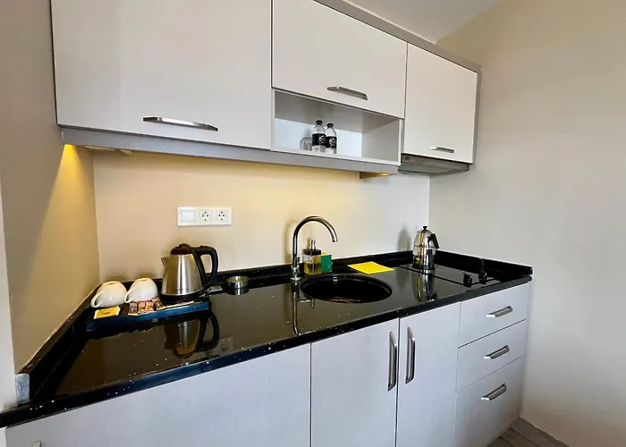 Farrys Boutique & Club - *